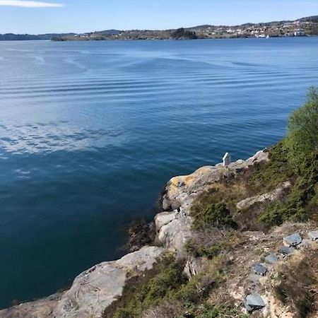 Koselig Nyoppusset 3 Roms Leilighet Med Egen Parkeringsplass I Rolige Omgivelse Naer Sjoen, 2 Mil Nord For Bergen Sentrum. 외부 사진
