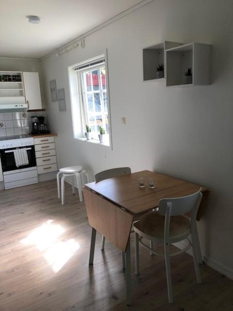 Koselig Nyoppusset 3 Roms Leilighet Med Egen Parkeringsplass I Rolige Omgivelse Naer Sjoen, 2 Mil Nord For Bergen Sentrum. 외부 사진