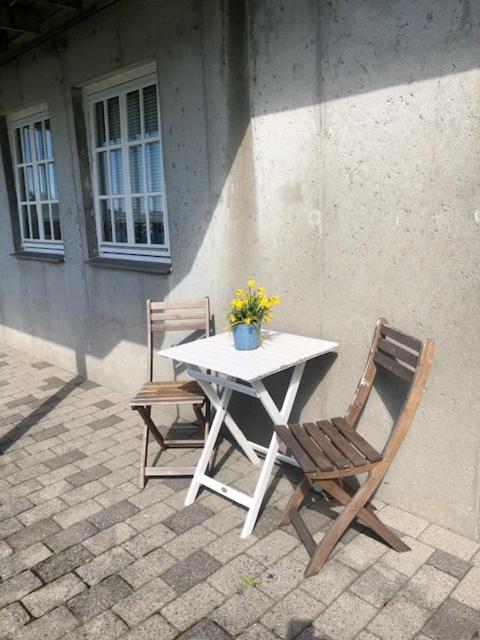 Koselig Nyoppusset 3 Roms Leilighet Med Egen Parkeringsplass I Rolige Omgivelse Naer Sjoen, 2 Mil Nord For Bergen Sentrum. 외부 사진