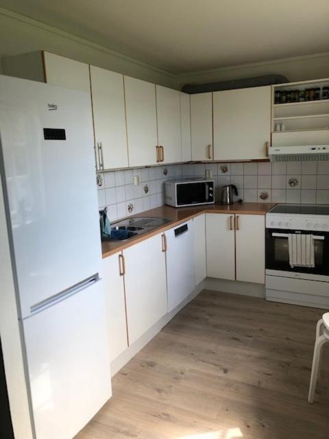 Koselig Nyoppusset 3 Roms Leilighet Med Egen Parkeringsplass I Rolige Omgivelse Naer Sjoen, 2 Mil Nord For Bergen Sentrum. 외부 사진